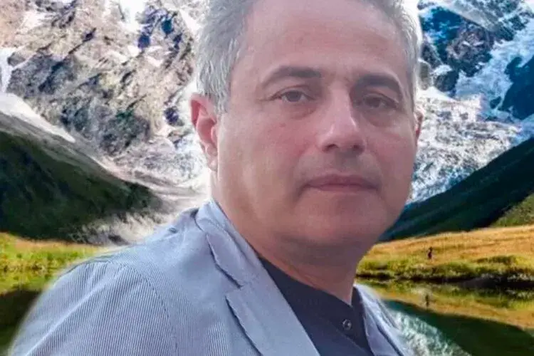 ,, პირადად მეც, „ასავალ-დასავალის“ მთავარ რედაქტორს ლაშა ნადარეიშვილს, დაუყოვნებლივ დამადეთ ხელბორკილი!”