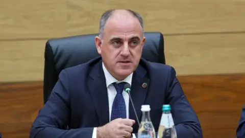 დავით ნარმანია თანამშრომლებს სემეკის დაარსების დღეს ულოცავს