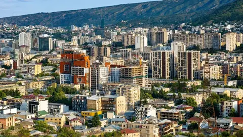 მთაწმინდაზე მ² საშუალო ფასი ₾7 000-ია, ვაკეში ₾6 000 - სად ღირს უძრავი ქონება ყველაზე ძვირი/იაფი თბილისში?