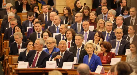 ირაკლი კობახიძე, უნგრეთის პრემიერ-მინისტრ პეტერ მადიარის მიწვევით, უნგრეთის რევოლუციის 70 წლის საიუბილეო ღონისძიებებს დაესწრო