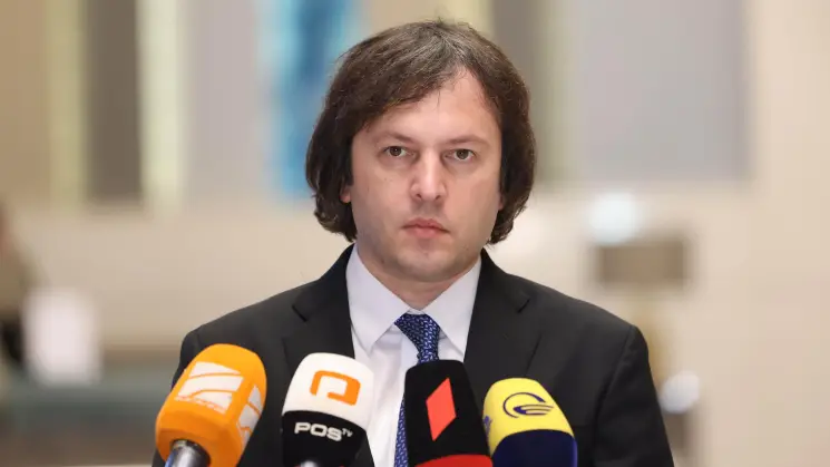 პრემიერი: 18 პოლიტიკური პარტია აიკრძალა უკრაინაში, მოლდოვაში არაერთი პოლიტიკური პარტია აიკრძალა და იქ არავის უთქვამს, რომ ეს რამენაირად შეიძლება უკავშირდებოდეს დემოკრატიის პრინციპს, ვერც იტყოდნენ, ვინაიდან ეს არის აბსურდი