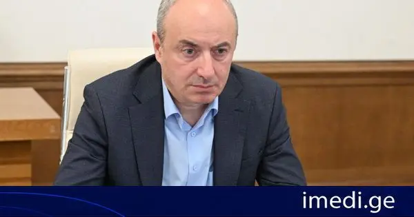 გურამ მაჭარაშვილი: კომენდანტის საათით რომ მართავ პროცესებს, იქ არის დემოკრატია და საქართველოში, სადაც მაქსიმალურად მართავდნენ ძალოვანი უწყებები პროცესებს, აქ არის დემოკრატიის უკუსვლა?! ახლა ჩვენ რა ვქნათ, გამოვიდეთ და ვთქვათ, რომ საფრანგეთში დემოკრატია უკან მიდის და შავი დღე გაუთენდა საფრანგეთის დემოკრატიას?!