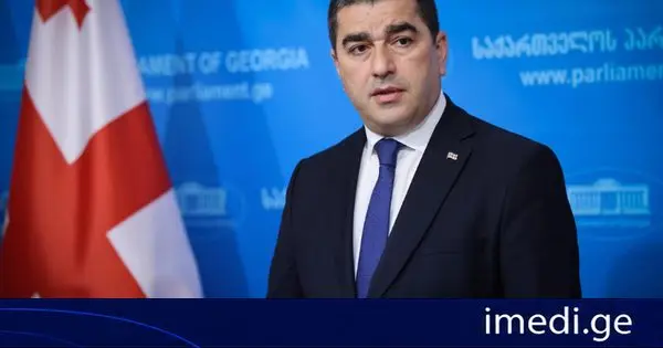 პაპუაშვილი: სერბეთში იმ ძალამ გაიმარჯვა, რომელიც აქციებზე ხატებით გამოდიოდა, რომელიც ამბობს, რომ სერბეთის ინტერესებია პირველი და რომ კოსოვოს დამოუკიდებლობის აღიარება არასდროს მოხდება. აქ რას ვხედავთ? - ეს სექტა საქართველოს ეკლესიას თავს ესხმის, ამბობს, რომ ცალ ფეხზე უნდა დავუდგეთ ბრიუსელს და ამბობს, რომ აფხაზეთი და ცხინვალი ჩვენი ტრავმაა და უნდა მოვიცილოთ