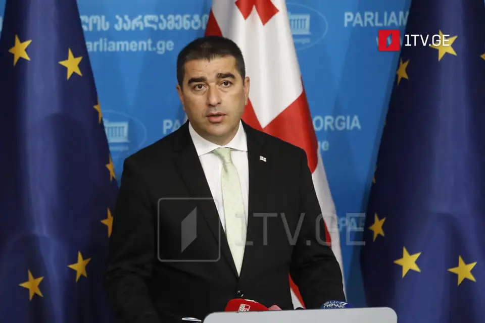 შალვა პაპუაშვილი – ვხედავთ, ბრიუსელი ევროპის სხვადასხვა ქვეყნის დედაქალაქში ძალადობას გმობს, ქართველი მოძალადეები კი ევროპულ დროშას რადგან ატარებენ, ბრიუსელისთვის მოძალადეები არ არიან