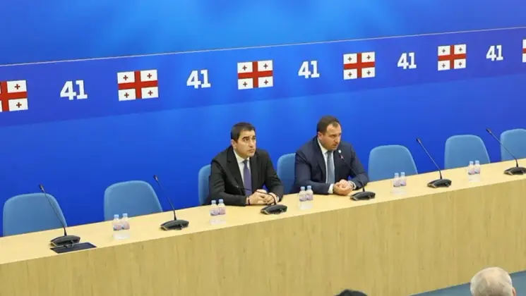 "ქართული ოცნების" გორგასლის ოფისში საპარლამენტო უმრავლესობის სხდომა გაიმართა