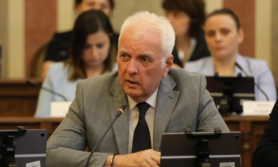 შალვა ოგბაიძე რადიკალურ ძალებზე: „არაერთი მცდელობა ჰქონდათ, რომ ხელისუფლებაში დამხობის, რევოლუციისა და სისხლისღვრის ხარჯზე მოსულიყვნენ, მაგრამ მადლობა უფალს, რომ ქართველმა ხალხმა ეს არ მიიღო. ქართველმა ხალხმა ეს უკვე ნახა 90-იან წლებში, როდესაც საქართველოში ძმათამკვლელი ომი გაჩაღდა და ეს აღარ მოხდება“