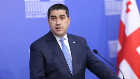 შალვა პაპუაშვილი ნატა ფერაძეზე: რა ბედისწერაა, რომ სოცმედიაში შეურაცხყოფის დასჯადობის დაუშვებლობაზე წარმოებული ენჯეოპროპაგანდა, ასე ლამაზად, მათივე ხელით დაიმსხვრა