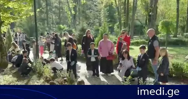 აქციის, „ჩემი პირველი ნერგის“ ფარგლებში, ზუგდიდელმა პირველკლასელებმა პირველი ნერგები დარგეს