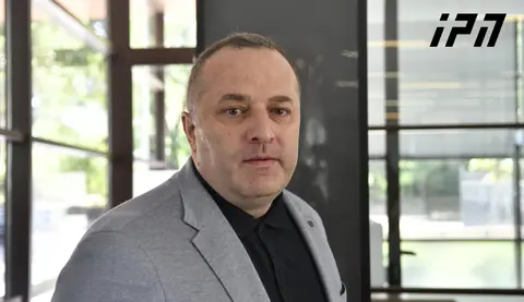 გიორგი გახარიას საქმეზე, რომელიც ჩორჩანაში საგუშაგოს გახსნას უკავშირდება, სასამართლოში დავით სუჯაშვილის დაკითხვა მიმდინარეობს