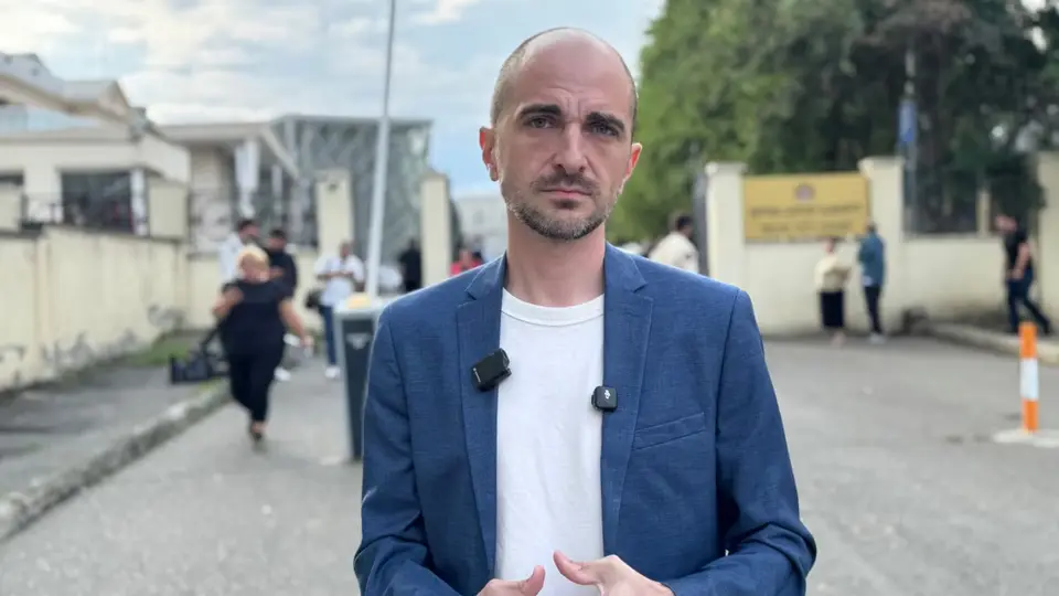 აქტივისტი თორნიკე რაზმაძე 3 ათასი ლარით დააჯარიმეს - მისი თქმით, ფეისბუკკომენტარი მარგარიტა სიმონიანს...
