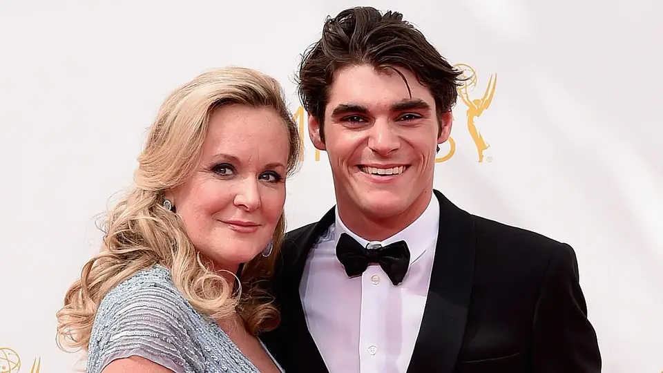 RJ Mitte-ს დედამ „Breaking Bad“-ის ვარსკვლავის 34 წლის ასაკში გარდაცვალებამდე არსებული „საშიში ნიშანი“ გაამხილა... მან „ჩემი ძვირფასი შვილის“ ხსოვნას ემოციური პოსტი მიუძღვნა