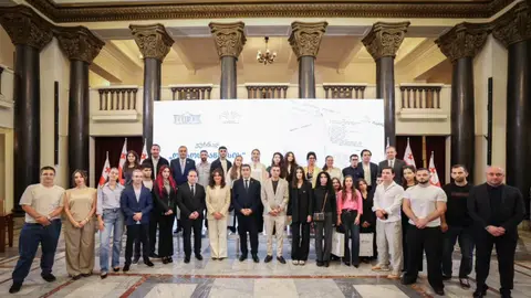 საქართველოს პარლამენტის შოთა რუსთაველის სახელობის დარბაზში 1975-1976 წლების დისიდენტურ ჟურნალ "ოქროს საწმისის" სრული კომპლექტის წარდგენა გაიმართა