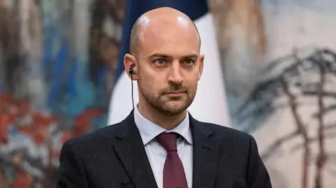 საფრანგეთის საგარეო საქმეთა მინისტრი​ საფრანგეთის შესახებ დეზინფორმაციის გაძლიერებაში უცხოურ ძალებს, მათ შორის აშშ-დან, ზოგჯერ ისრაელიდან, ირანიდან და რუსეთიდან მოქმედ ჯგუფებს ადანაშაულებს