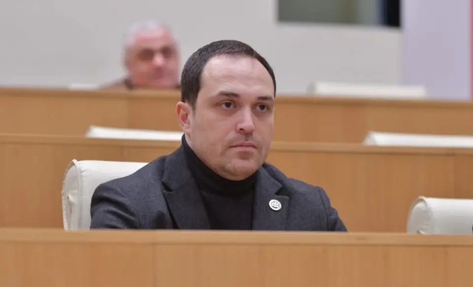 გიორგი გაბუნია: “უკრაინაში ბოლო სამ წელიწადში აიკრძალა 22 პარტია! მოლდოვაში ბოლო 3 წელიწადში აიკრძალა 8 პარტია!!! ევროპაში, ბოლო ათწლეულებში, აიკრძალა 150 პარტია! ევროკავშირის ორმაგი სტანდარტი მაშინ იწყება, როდესაც ერთი და იგივე სამართლებრივი ზომა ესპანეთში, პოლონეთში, უკრაინაში, მოლდოვაში დემოკრატიის დაცვის სტანდარტად ცხადდება და არანაირი კრიტიკა არ არის, ხოლო საქართველოში – დემოკრატიის საფრთხედ”