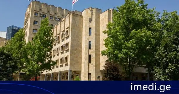 პროკურატურამ თანხის თაღლითურად დაუფლების ფაქტზე ადვოკატს ბრალდება წარუდგინა