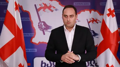 "ბატონი თენგიზი დედის ორმოცის გამო ვერ ესწრება სასამართლო სხდომას და ეს არარაობა ქილიკობს... ეს არის კოლექტიური "ნაცმოძრაობის" მორალური სახე" - ზურაბ ქადაგიძე ანა წითლიძეზე​