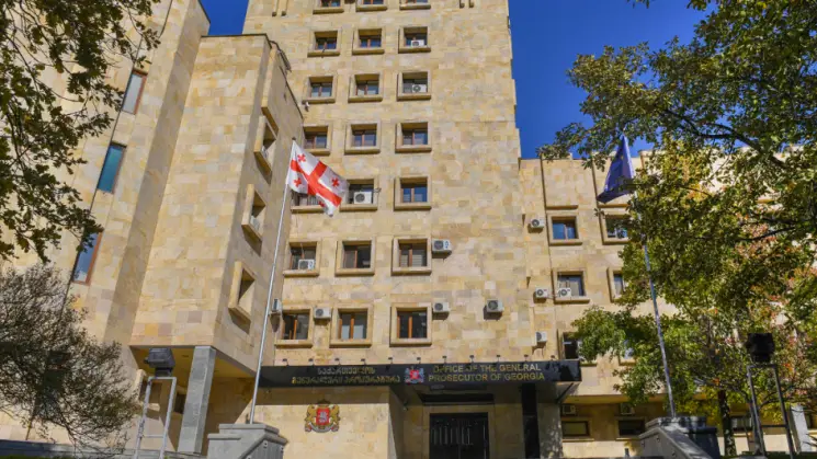 თანხის თაღლითურად დაუფლების ფაქტზე დაკავებულ ადვოკატს პროკურატურამ ბრალდება წარუდგინა