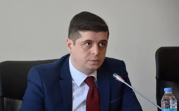 სემეკის წევრი გიორგი ფანგანი - საქართველოში ბუნებრივი აირის თვიური მოხმარება, ერთ მომხმარებელზე, საშუალოდ, 192 კუბური მეტრია, დასავლეთ ევროპაში კი გასაშუალოებული 140 კუბური მეტრი - ამას უყაირათო მოხმარება ჰქვია
