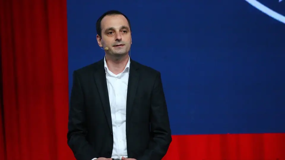 კალაძე ვირეშმაკობას რიყის ტერიტორიის განვითარებასთან დაკავშირებით – აბესაძე