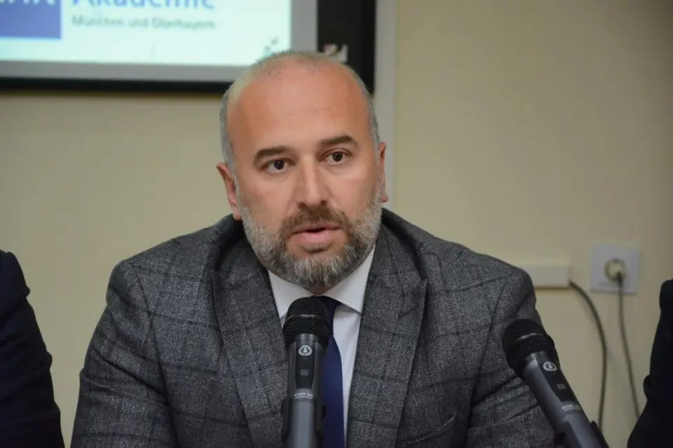 ზვიად შალამბერიძე აფრასიძეების საქმესთან დაკავშირებით ანა წითლიძის განცხადებაზე: „ეს ქალბატონიც აბსოლუტურად იგივე ნარატივზე ზის, რა ნარატივზეც მისი ლიდერი, სააკაშვილი, რომელმაც გუშინწინ თქვა, რომ სწორი ნაბიჯი გადადგეს შავაძის მიმართ, რომ ის არ დაიჭირეს და ის გააკეთეს, რაც გააკეთეს“