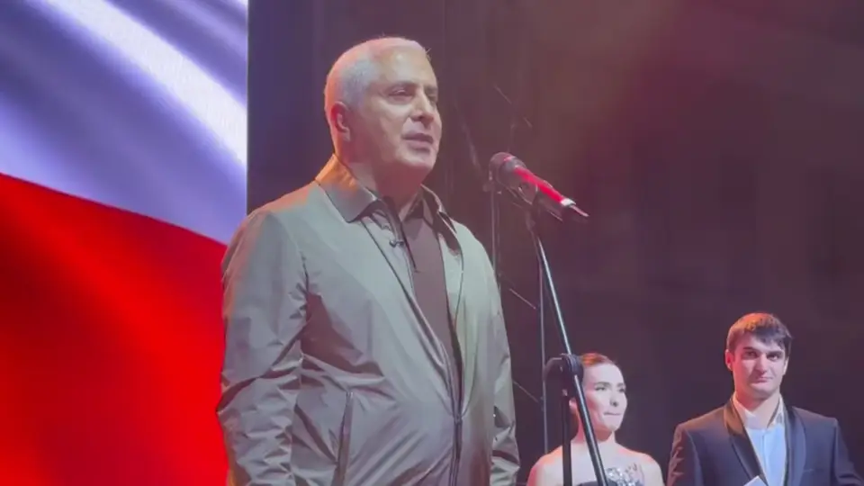 „წინ დიდი სამუშაოა“ - კამბოლოვმა ცხინვალში შეკრებილებს მიმართა