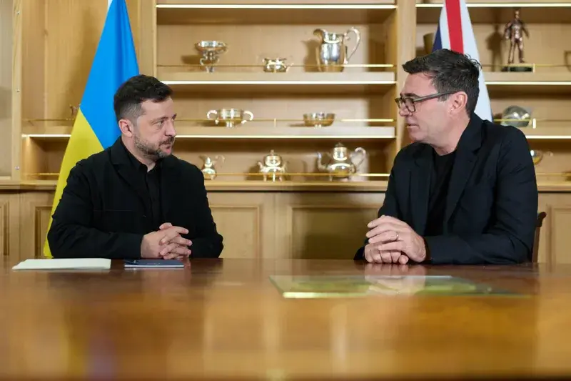 გაერთიანებული სამეფო უკრაინას 10 მილიარდი გირვანქა სტერლინგის ოდენობის სამხედრო და ეკონომიკური დახმარების პაკეტს გადასცემს