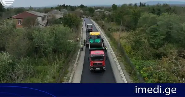 ლანჩხუთის მუნიციპალიტეტის მერი ალექსანდრე სარიშვილი სოფელ გვიმბალაურში გზის რეაბილიტაციის მიმდინარეობას გაეცნო