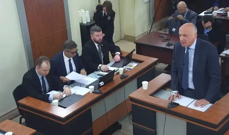 ბადრი ჯაფარიძე არჩილ გორდულაძეზე - ეს ახალგაზრდა გამორჩეულია შეურაცხმყოფელი განცხადებებით, ის ჩვენ გამუდმებით მოგვიხსენიებს, როგორც „ხანდაზმულ თაღლითებს“, ამიტომ ასეთი ადამიანისგან შენიშვნას ვერ მივიღებთ