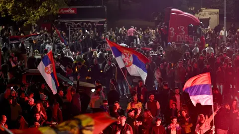სერბეთის “სტუდენტურმა მოძრობამ” სახელმწიფო უწყებების ხელმძღვანელებს გადადგომისკენ მოუწოდა