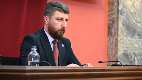 არჩილ გორდულაძე: ჩვენი გუნდისთვის ღირსება, მოქალაქეთა არჩევანი, დამოუკიდებლობა და სუვერენიტეტი უმთავრესი ღირებულებებია. ძალადობის გამართლებას, მსხვერპლთა ტკივილის გაუფასურებასა და სუვერენული ნების წინააღმდეგ მოქმედებებს კონსტიტუციური შეფასება უნდა მიეცეს