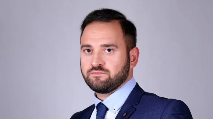 დავით ჩიხელიძე: ბატონო ჰერჩინსკი, საკონსტიტუციო ტრიბუნალის ეზოში სპეცრაზმი, შენობის პოლიციის მიერ პიკეტირება... ეს არის თქვენთვის დემოკრატიის ევროპული სტანდარტი?