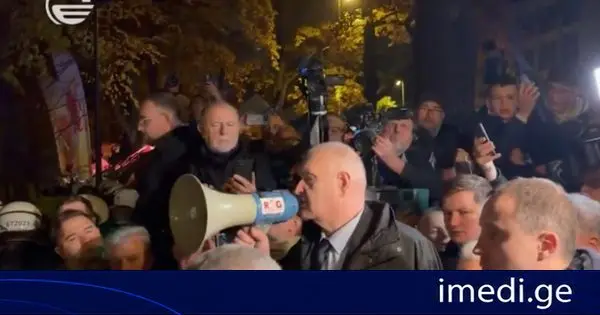 პოლონეთის საკონსტიტუციო სასამართლოს თავმჯდომარეობიდან გადაყენებული ბოგდან შვეჩკოვსკი: ხელისუფლებამ დღეს აჩვენა, რომ მზადაა წავიდეს ნებისმიერ უკანონობაზე, ხელისუფლების ქმედებები დამოუკიდებელი საკონსტიტუციო სასამართლოს წინააღმდეგ პოლონეთს დემოკრატიული სამართლებრივი სახელმწიფოს წრიდან გამორიცხავს და მსოფლიოში პრეცედენტი არ გააჩნია