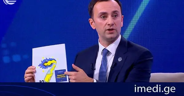 ლევან მახაშვილი: ყველას გვახსოვს, ევროპარლამენტარები როგორ ახდენდნენ ე.წ მოლოტოვის კოქტეილით პოლიციელის დაწვის რომანტიზებას. ეს არის ევროპული დემოკრატიის ფონდის ლოგო, რომლის სამეთვალყურეო საბჭოში ვიოლა ფონ კრამონები და ის ევროპარლამენტარები არიან, დემოკრატიაზე რომ ზრუნავენ, თურმე. ეს არის ბრძოლა წესების გარეშე და ასეთ დროს ერთადერთი, რაც საქართველოს შეუძლია გააკეთოს, კანონმდებლობის მიღებაა