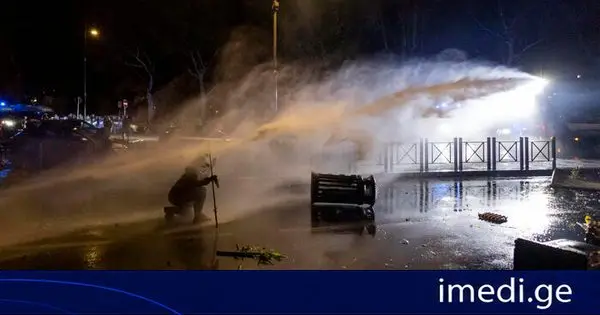 იტალიაში საყოველთაო გაფიცვისას რომსა და ტურინში დემონსტრანტებსა და პოლიციას შორის შეტაკებები მოხდა. დაკავებულია რვა ადამიანი