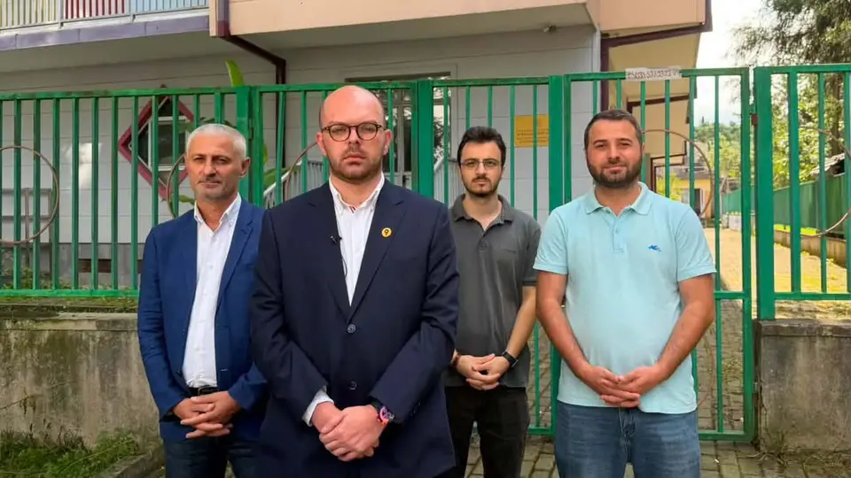 „ძლიერი საქართველო-ლელოს“ ბათუმის საკრებულოს წევრის ვაჟა დარჩიას განცხადებით, დღეს სააღმზრდელო პროცესი 40 მუნიციპალური ბაღიდან 9-ში ვერ განახლდა