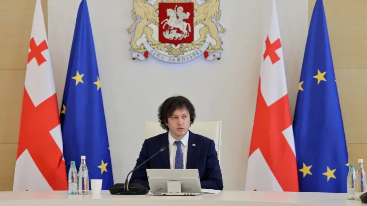 პრემიერი: სხვადასხვა სამთავრობო პროგრამით, 45 000-ზე მეტ ოჯახს საკუთრებაში გადაეცა ახალი, კეთილმოწყობილი ბინა. დევნილებზე ზრუნვა ერთ-ერთი უმთავრესი პრიორიტეტია, ამ მიმართულებით 240 მილიონ ლარს ვხარჯავთ, მომავალ წელს დაფინანსება გაიზრდება
