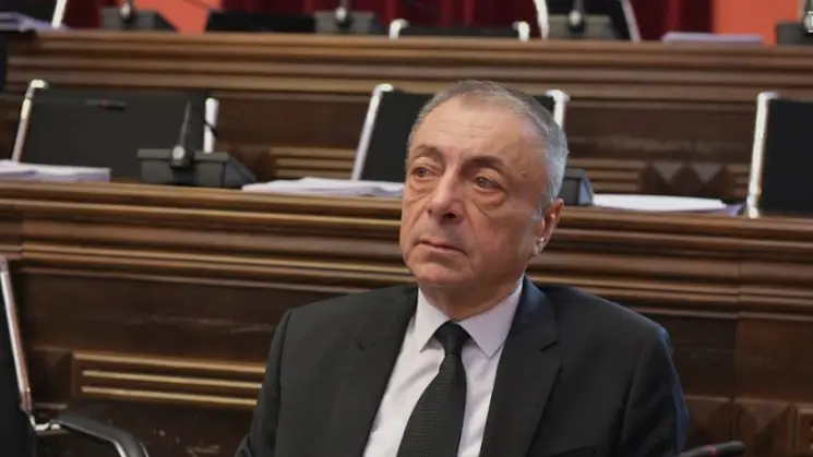 შემცირებული დაფინანსების გადანაწილებისთვის ბრძოლას უყურებთ, არაფერია ისეთი, მაღალ მატერიებს ნუ გამოეკიდებით - თენგიზ შარმანაშვილი ოპოზიციის დაპირისპირებაზე