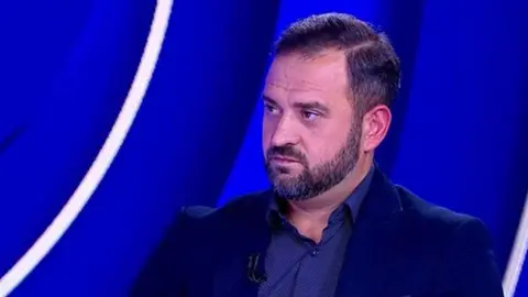 დავით ჩიხელიძე: როდესაც ადამიანს არგუმენტებით ვერ უპირისპირდები, იწყებ მის გაშავებას. როცა მის ნათქვამში ფაქტობრივ შეცდომას ვერ პოულობ, ცდილობ, თავად ადამიანი გახადო პრობლემა, თუმცა ეს სიმართლეს ვერ ცვლის. გიორგი გველესიანის შემთხვევაში სწორედ ეს ხდება