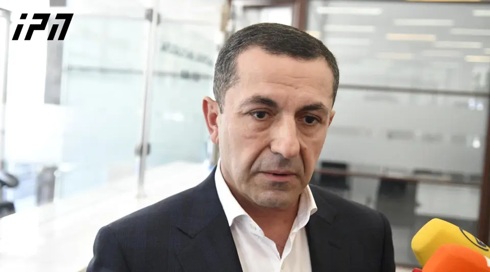ალექსანდრე ტაბატაძე - არ ვფიქრობ, რომ სუს-ის უფროსის ხშირი ცვლილება კარგი იქნება თვითონ სისტემისთვის, მაგრამ როცა საქმე გვაქვს პირადი განცხადებით სამსახურის დატოვებასთან დაკავშირებით, ვერაფერს ვიზამთ