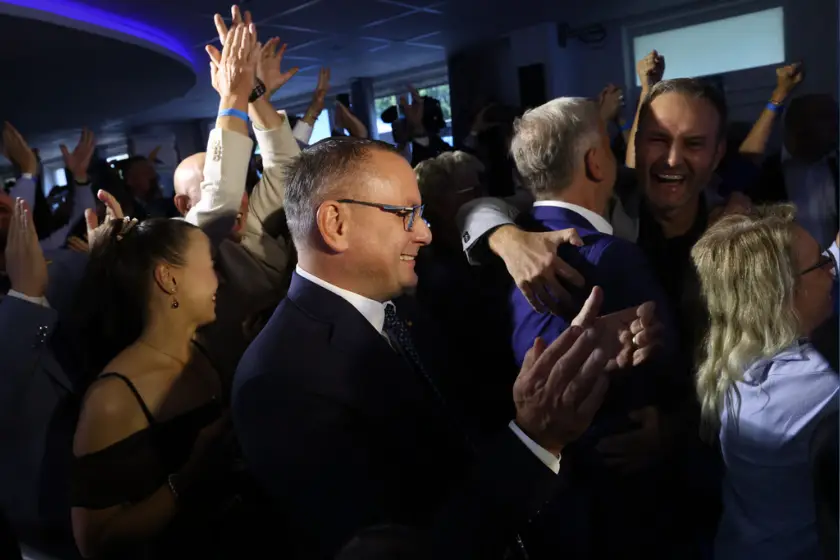 Politico: პარტიამ „ალტერნატივა გერმანიისთვის“ მეკლენბურგ-წინა პომერანიის რეგიონულ არჩევნებში ხმების 37% მიიღო და პირველი ადგილი დაიკავა. არჩევნების შედეგები კატასტროფულად მძიმეა ფრიდრიხ მერცისთვის, რომელმაც ხმების მხოლოდ 5.5% მიიღო, რაც მეორე მსოფლიო ომის შემდეგ პარტიის ისტორიაში ყველაზე ცუდი შედეგია