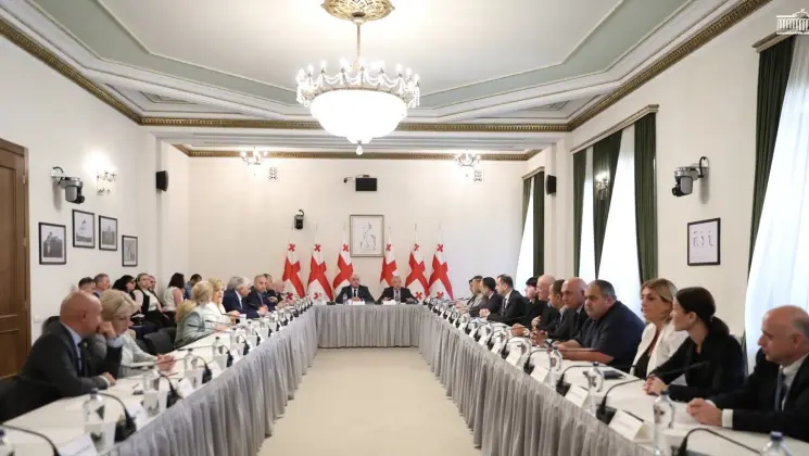პარლამენტში აფხაზეთის ავტონომიური რესპუბლიკის მთავრობის თავმჯდომარეს მოუსმინეს