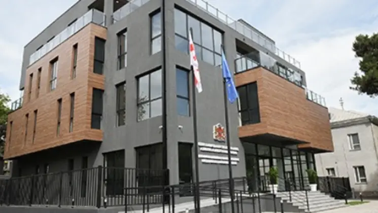 პროკურატურამ დიდი ოდენობით თანხის თაღლითურად დაუფლების ფაქტზე ერთ პირს ბრალდება წარუდგინა
