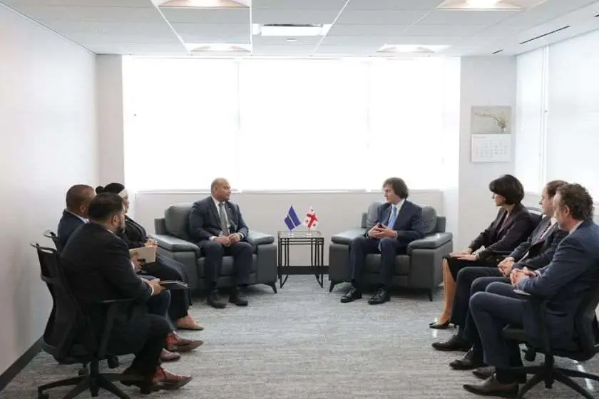 პრემიერი: გაეროს გენერალური ასამბლეის ფარგლებში შევხვდი ნაურუს რესპუბლიკის პრეზიდენტს, დიპლომატიური ურთიერთობების დამყარების შესახებ ოქმის ხელმოწერით ჩვენს ქვეყნებს შორის ურთიერთობების ახალი ეტაპი იწყება