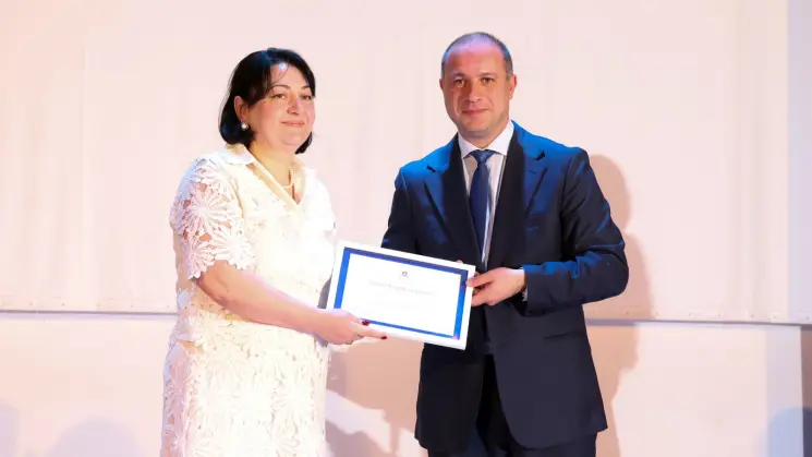 გივი მიქანაძემ ხარაგაულის, თერჯოლისა და ტყიბულის მუნიციპალიტეტების ღვაწლმოსილი პედაგოგები დააჯილდოვა