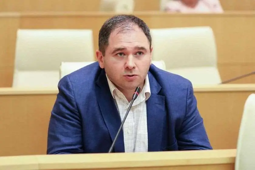 ნიკოლოზ სამხარაძე ნიკა გვარამიას განცხადების შესახებ: “მიმყარდება ეჭვი, რომ ეს რაღაც დავალებას ან მიზანს
