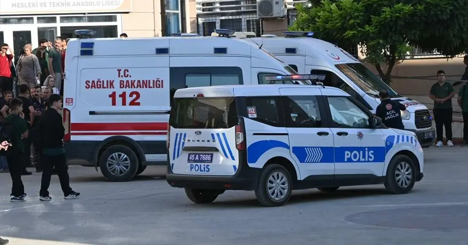 თურქეთში სკოლის ტერიტორიაზე სროლის შედეგად 11 ადამიანი დაიჭრა