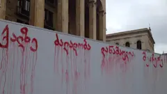 ქართველი ფეხბურთელი ქალის გაუპატიურებაში ბრალდებული ბიზნესმენი სასამართლოს დარბაზიდან გაათავისუფლეს