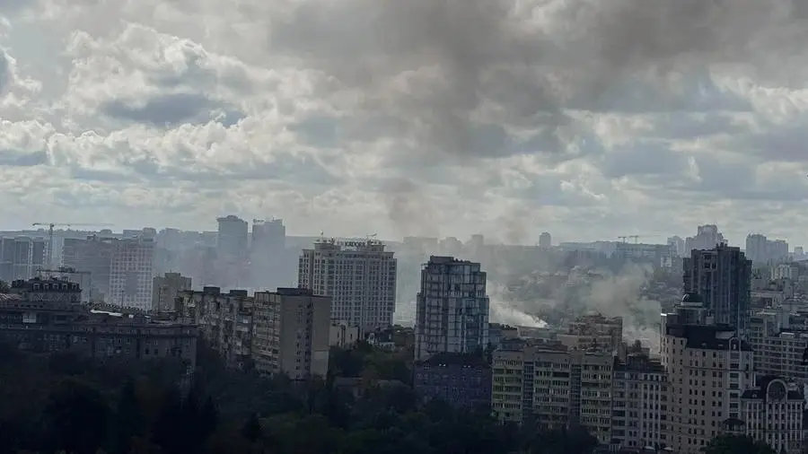 რუსულმა ძალებმა კიევს დაარტყეს, დაიღუპა 2 და დაშავდა 25 ადამიანი