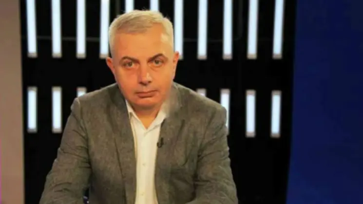 ზაალ ანჯაფარიძე: პატარა "სასახლის გადატრიალება" ტვ-პირველში, და დასტური, რომ არის თხემითტერფამდე პარტიული ტელეარხი. როგორც ჩანს პარტიამ საკუთარი კონტროლის გაძლიერება მოისურვა. სამეურვეო საბჭოდან ჩახსნეს ნოდარ მელაძე და მოიყვანეს ახალი "სახე" გია ხუხაშვილი