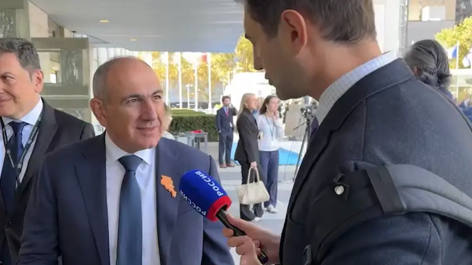 “ორ სკამზე ჯდომა გამოგივათ?” – “Россия”- ს ჟურნალისტი ფაშინიანს
